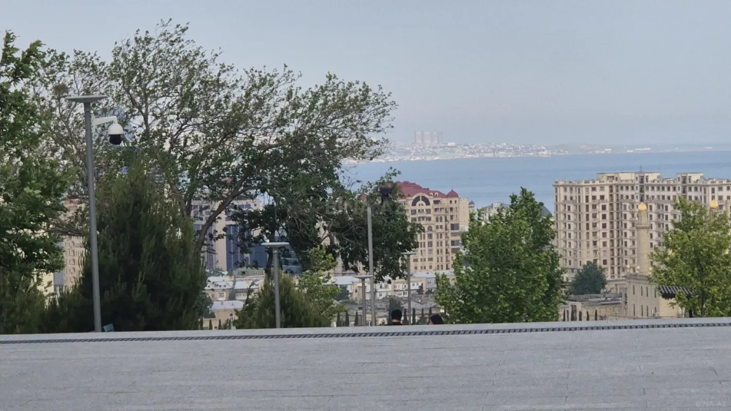 Satılır 4 otaqlı mənzil 264 m²