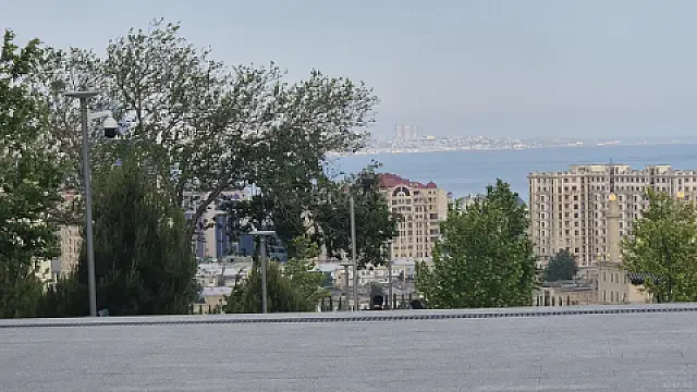 Satılır 4 otaqlı mənzil 264 m²