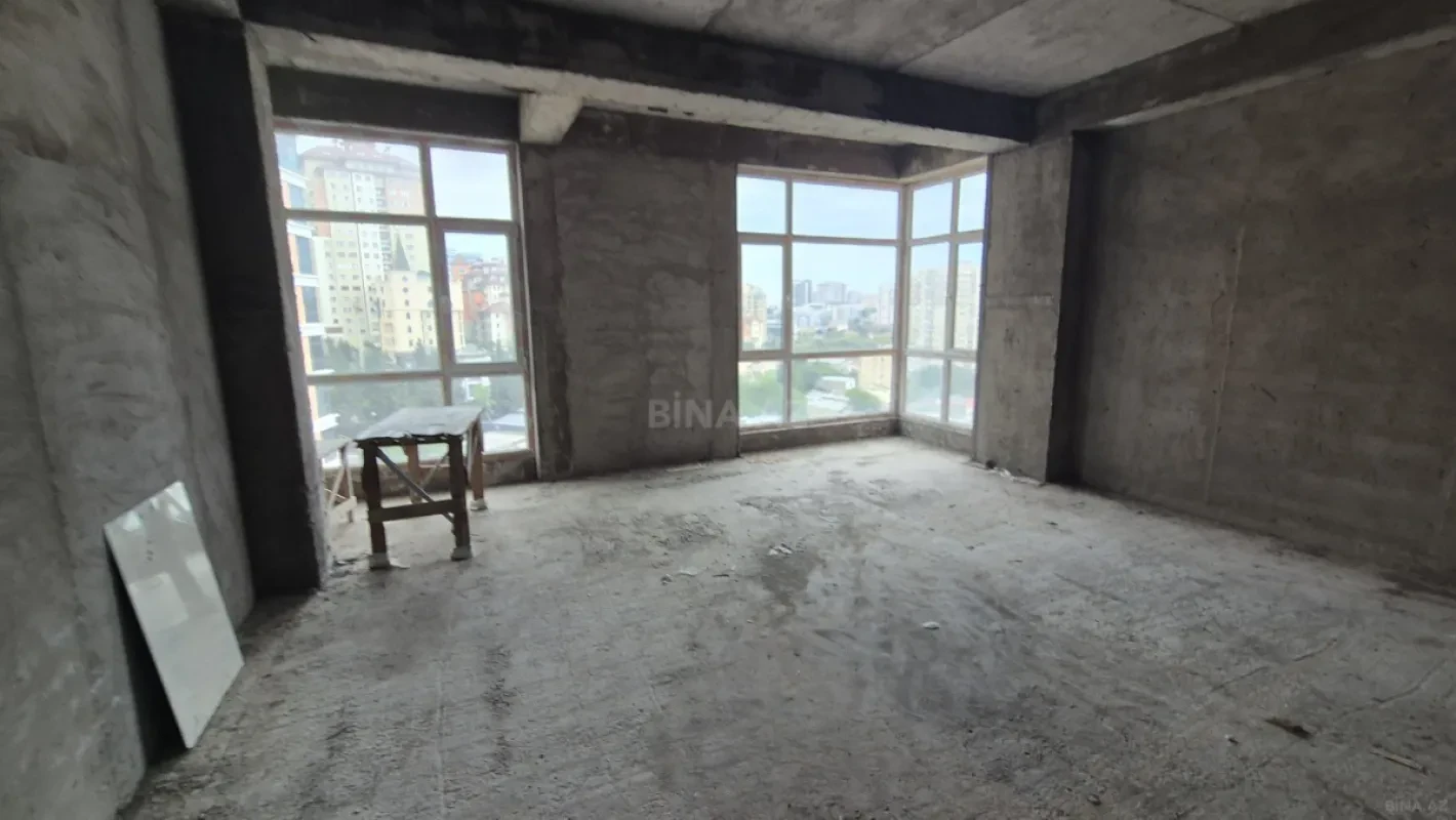 Satılır 4 otaqlı mənzil 264 m²