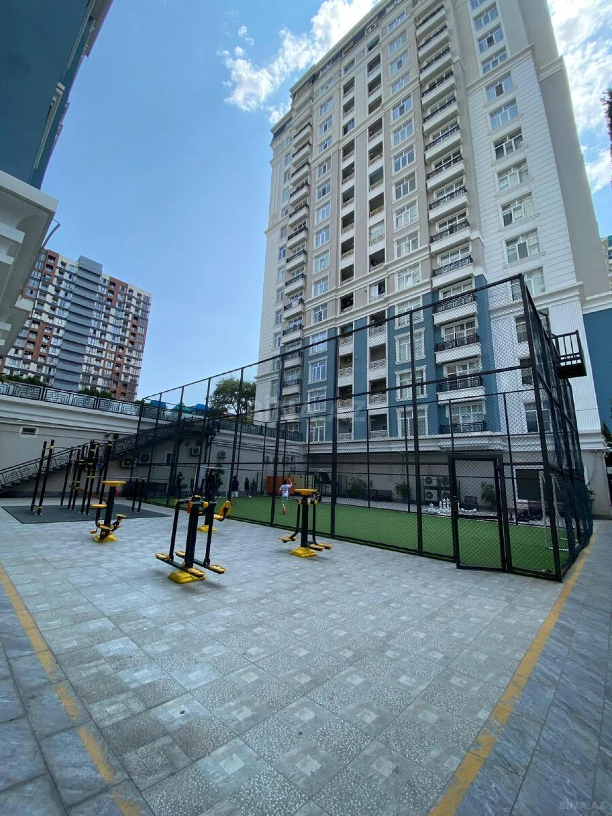 Satılır 3 otaqlı mənzil 130 m²