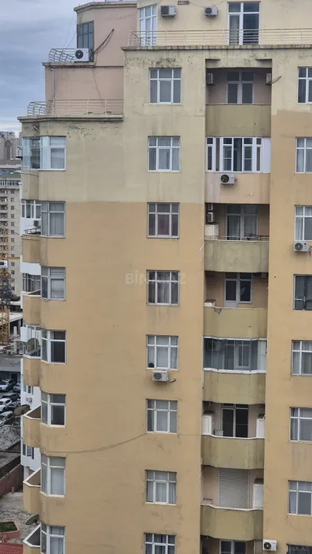 Satılır 4 otaqlı mənzil 168 m²