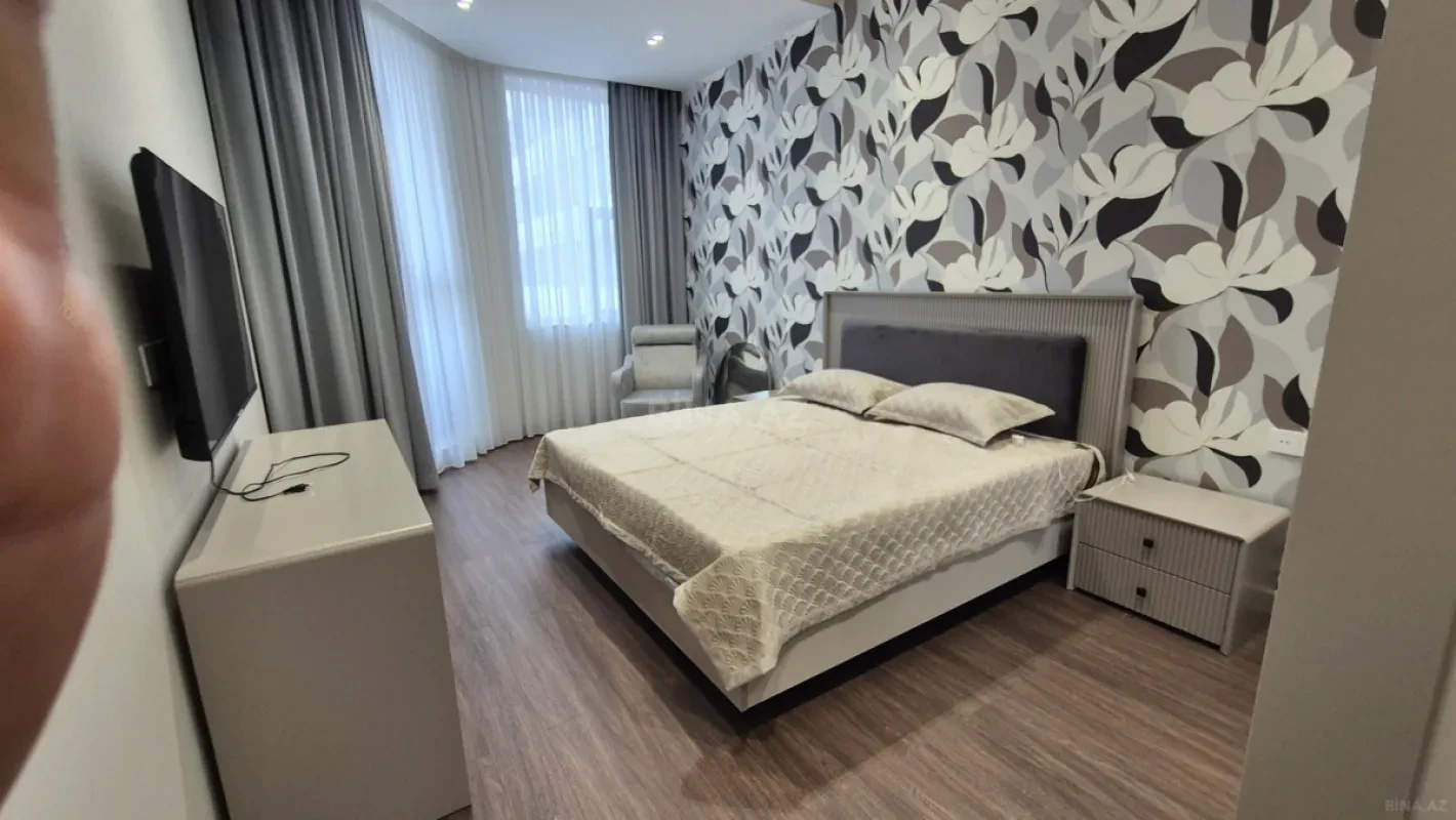 Satılır 4 otaqlı mənzil 168 m²