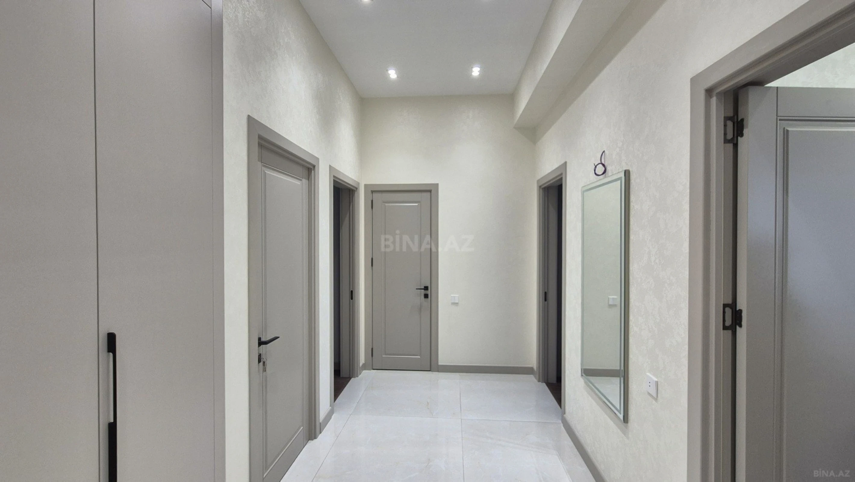 Satılır 4 otaqlı mənzil 168 m²