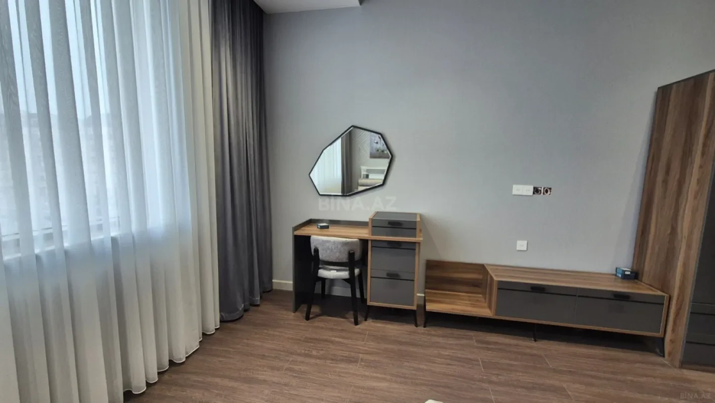 Satılır 4 otaqlı mənzil 168 m²