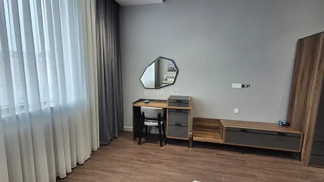 Satılır 4 otaqlı mənzil 168 m²