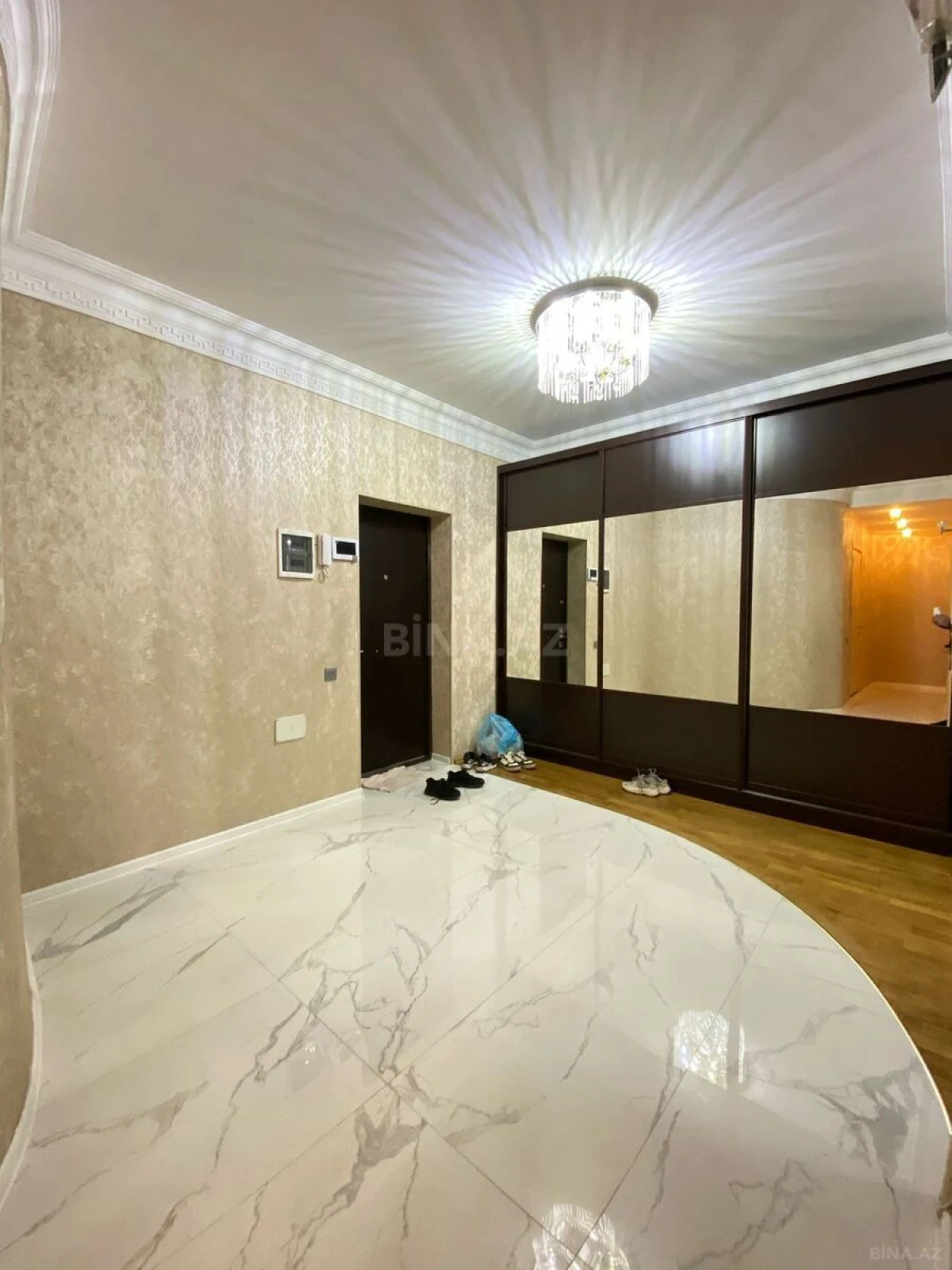 Kirayə verilir 2 otaqlı mənzil 90 m²