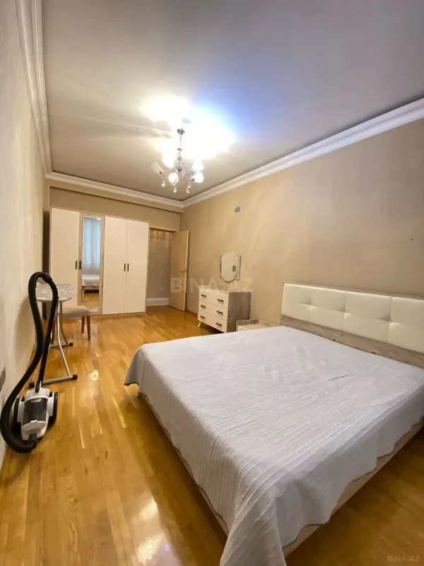 Kirayə verilir 2 otaqlı mənzil 90 m²