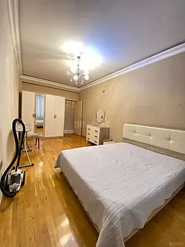 Kirayə verilir 2 otaqlı mənzil 90 m²