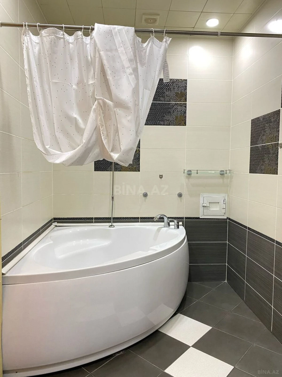Kirayə verilir 2 otaqlı mənzil 90 m²
