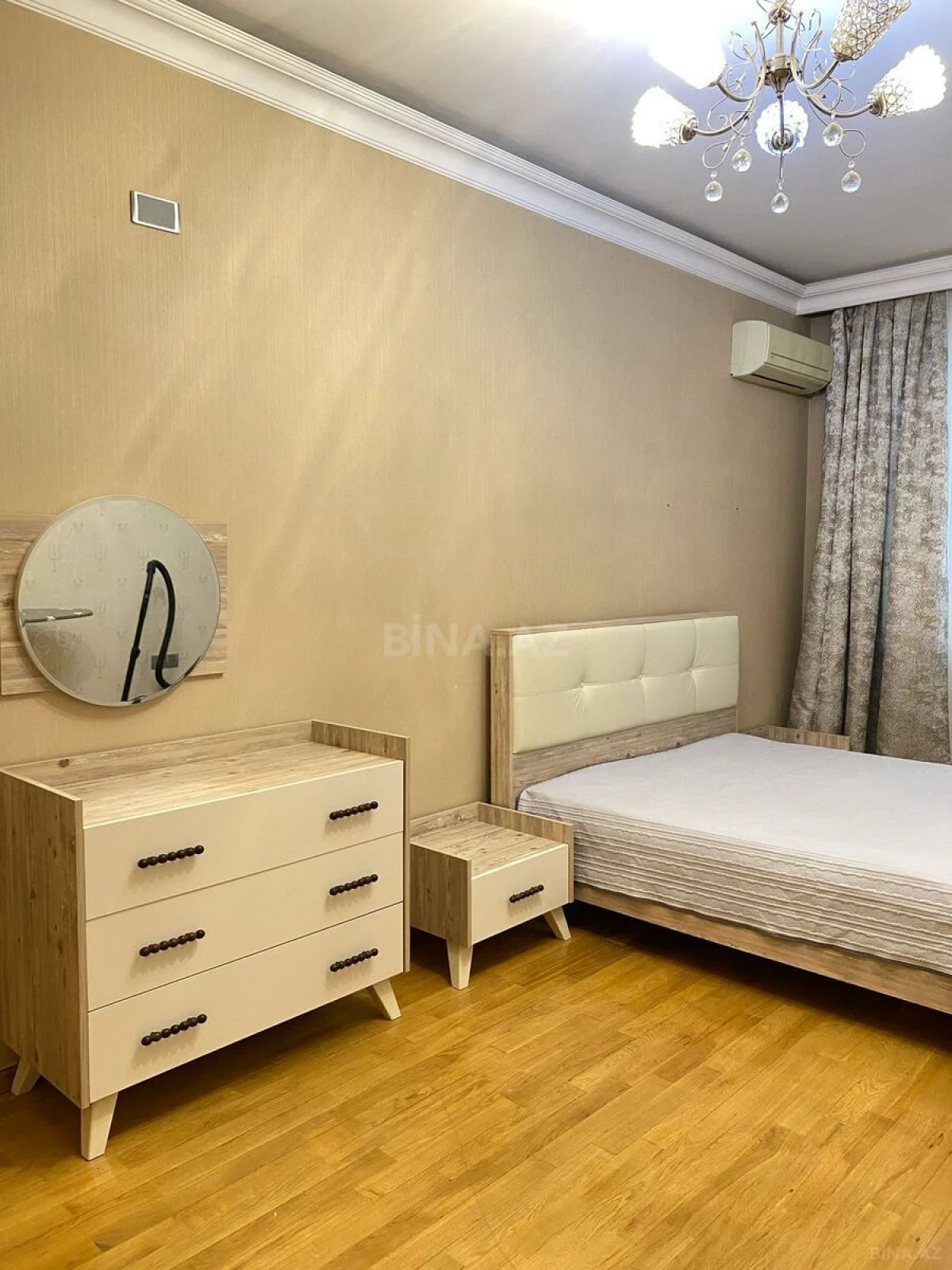 Kirayə verilir 2 otaqlı mənzil 90 m²