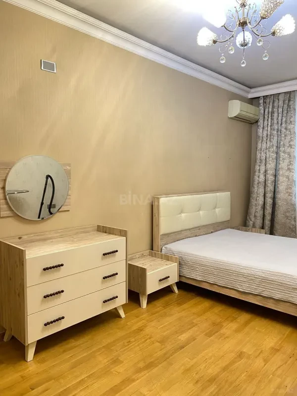 Kirayə verilir 2 otaqlı mənzil 90 m²