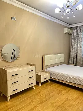 Kirayə verilir 2 otaqlı mənzil 90 m²