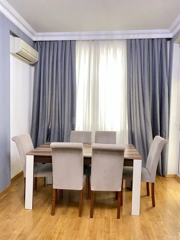 Kirayə verilir 2 otaqlı mənzil 90 m²