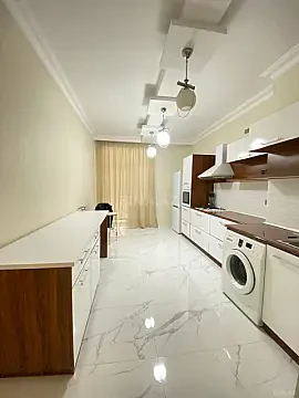 Kirayə verilir 2 otaqlı mənzil 90 m²