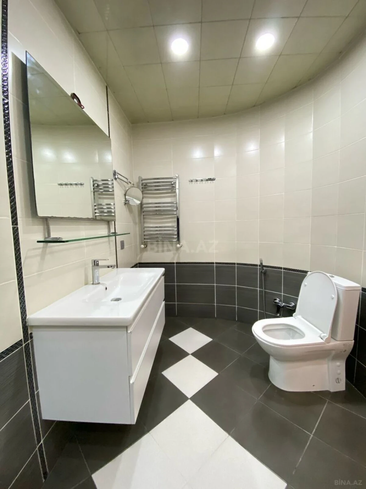 Kirayə verilir 2 otaqlı mənzil 90 m²