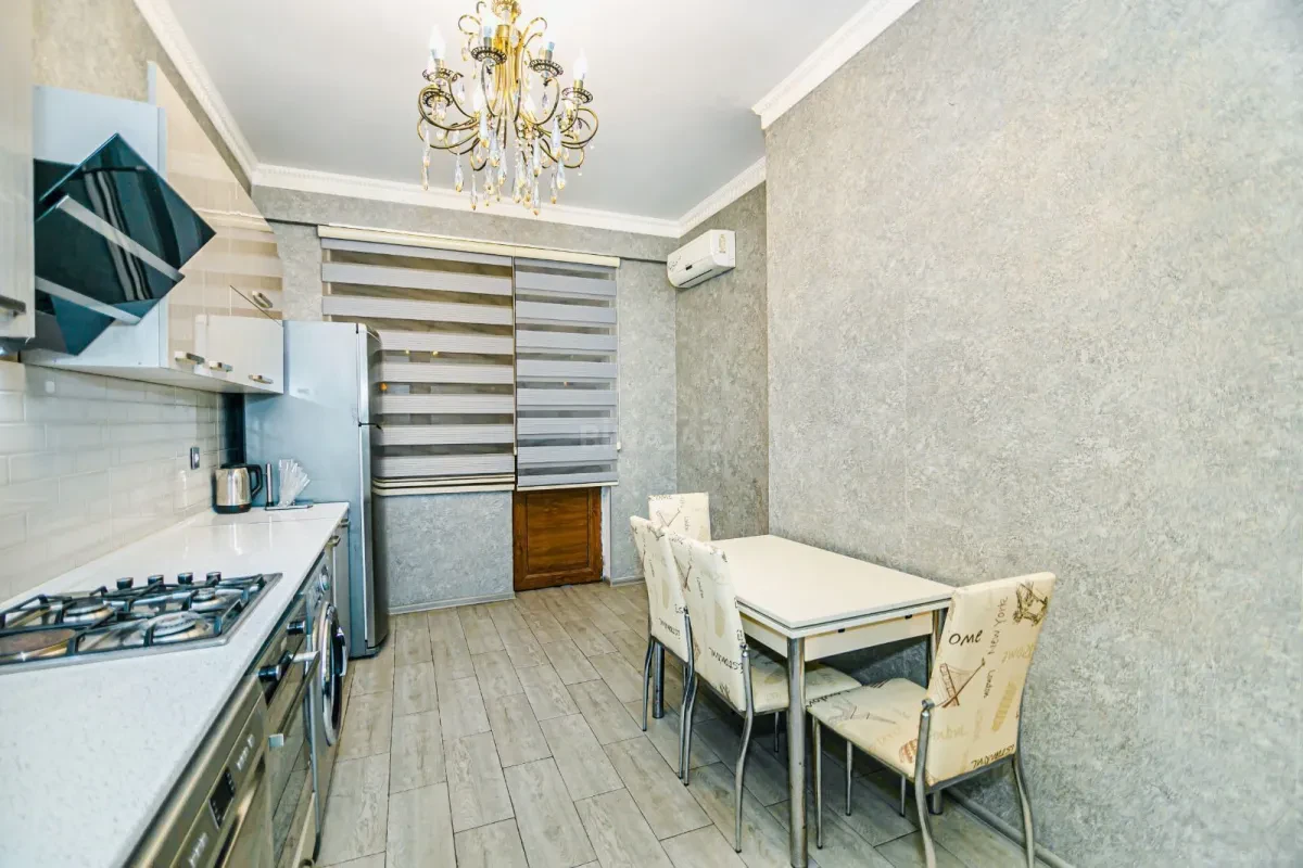Kirayə verilir 3 otaqlı mənzil 140 m²