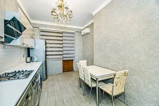 Kirayə verilir 3 otaqlı mənzil 140 m²