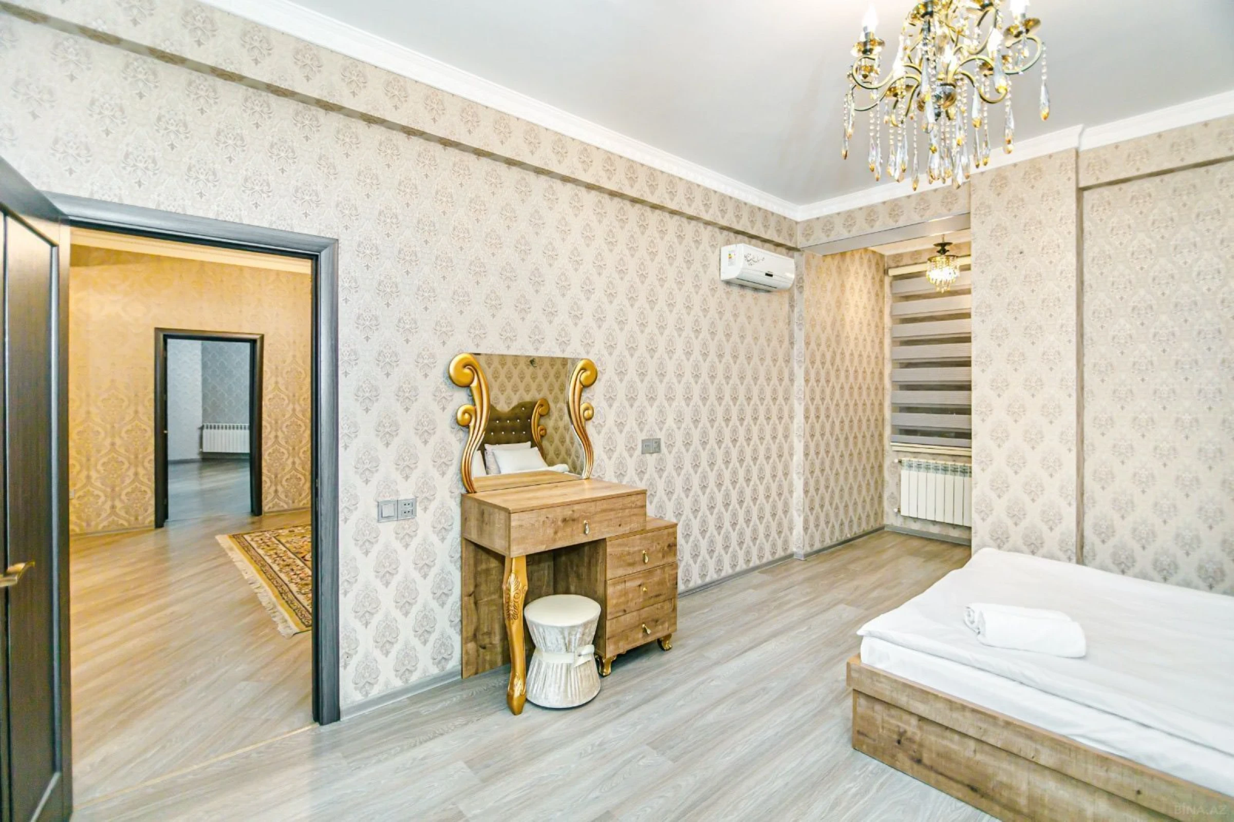 Kirayə verilir 3 otaqlı mənzil 140 m²