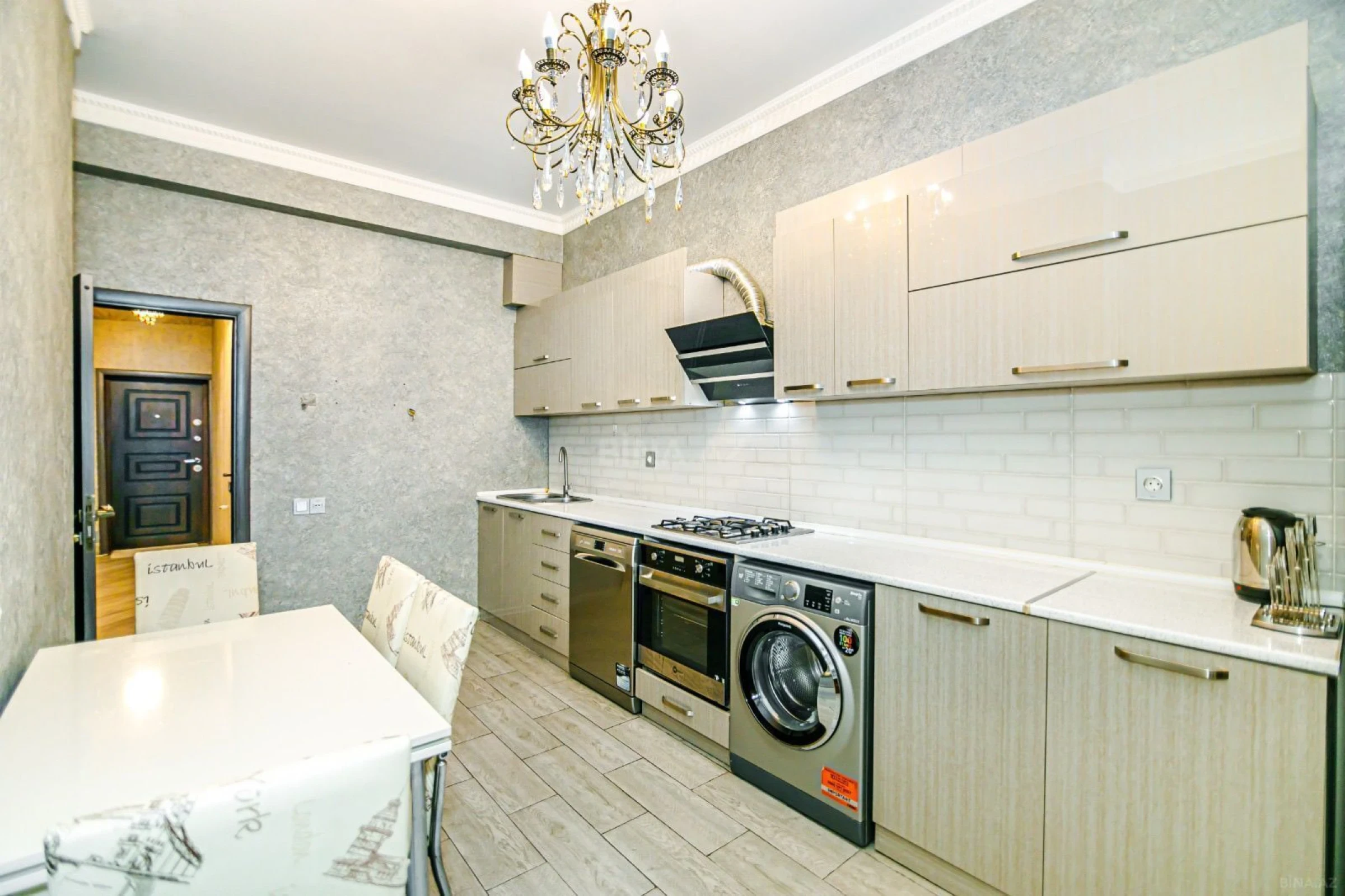 Kirayə verilir 3 otaqlı mənzil 140 m²