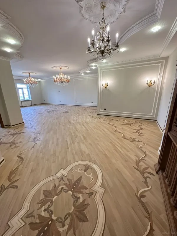 Satılır 4 otaqlı mənzil 260 m²