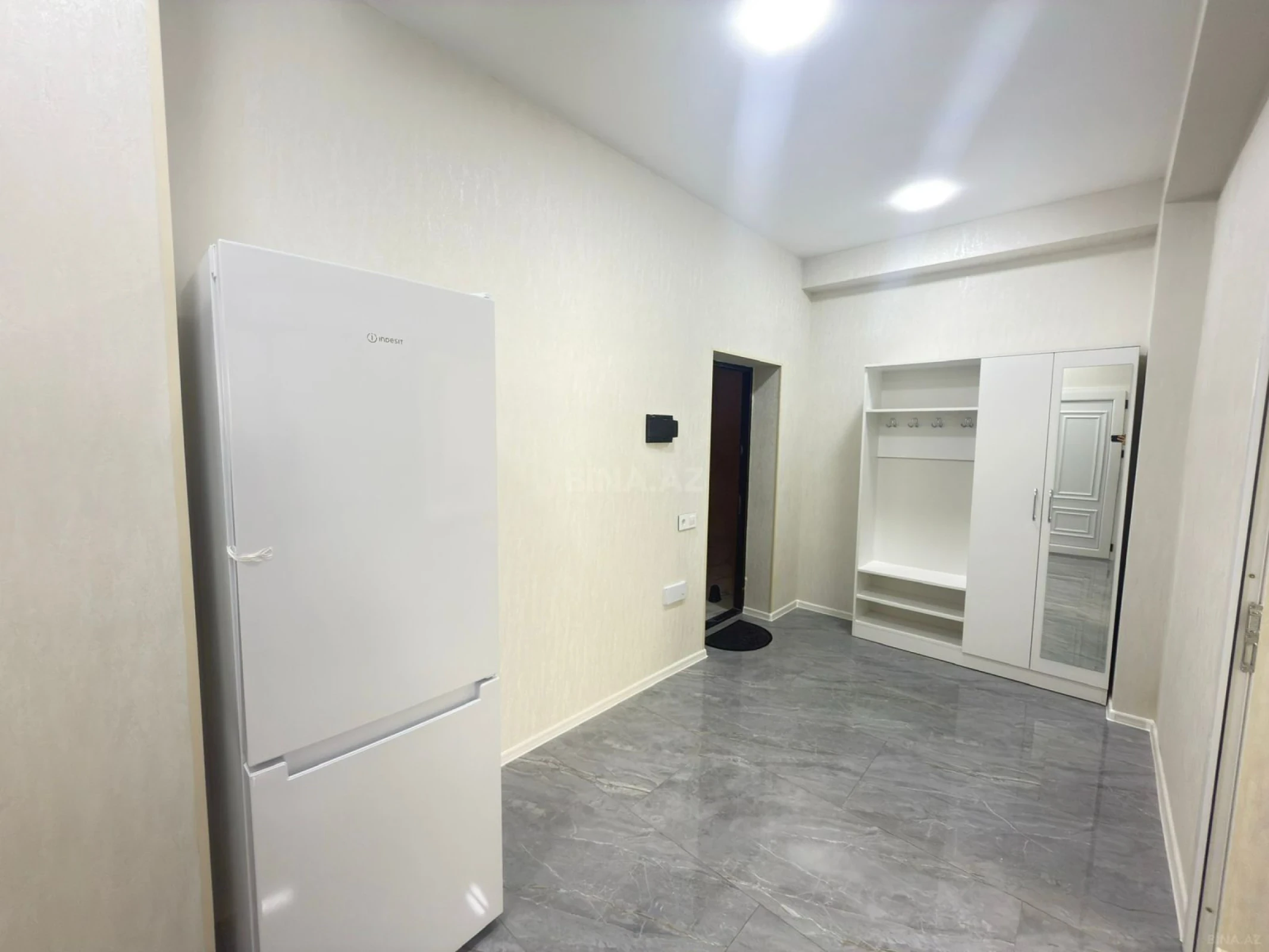 Kirayə verilir 2 otaqlı mənzil 70 m²