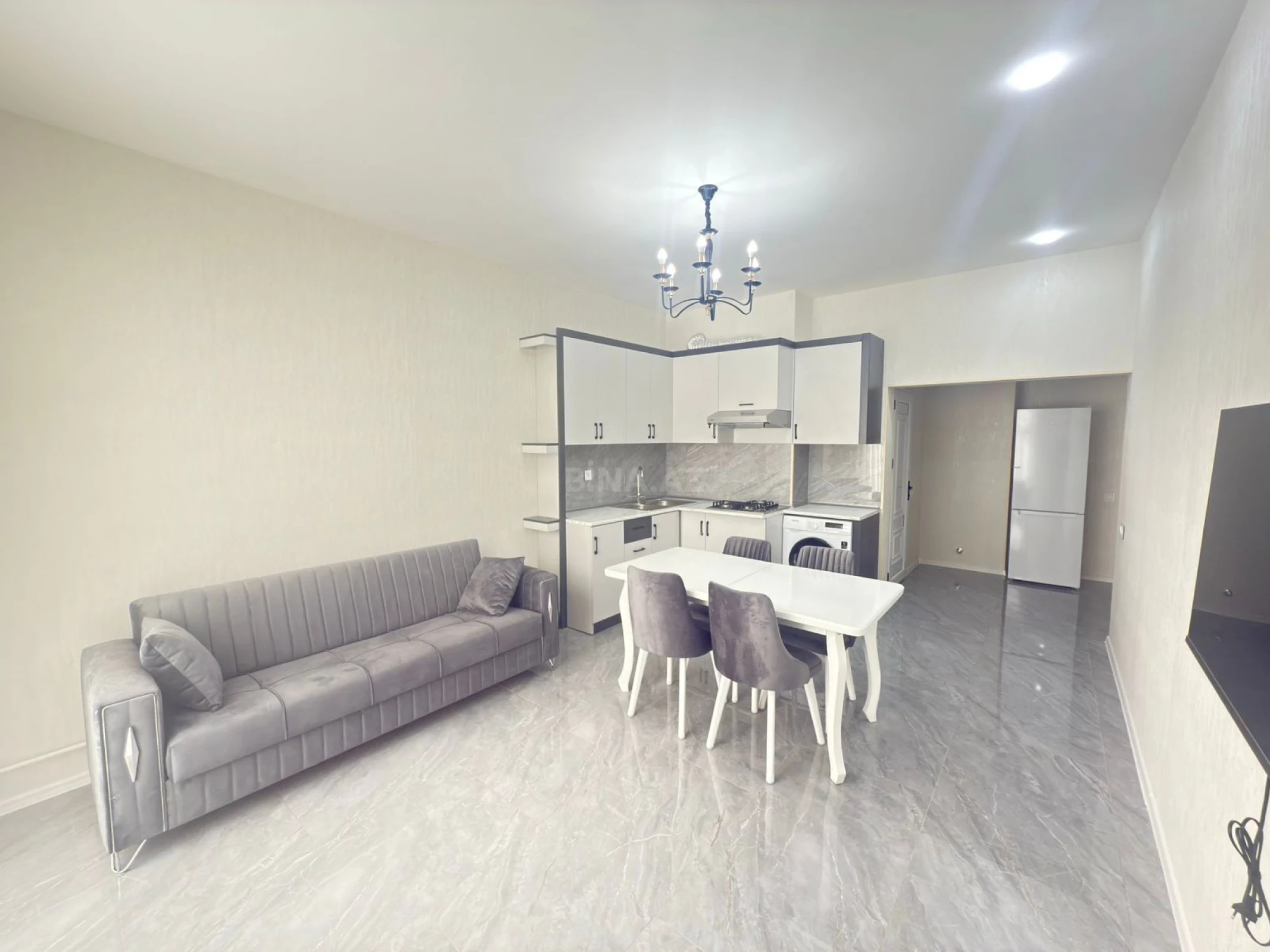 Kirayə verilir 2 otaqlı mənzil 70 m²