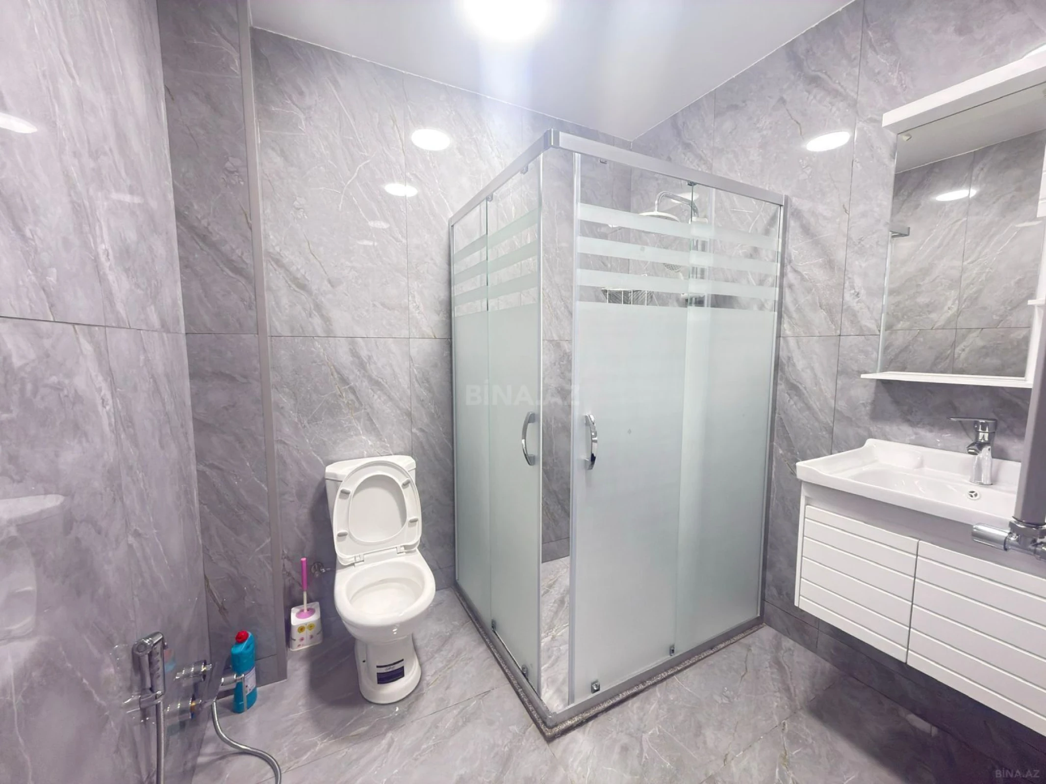 Kirayə verilir 2 otaqlı mənzil 70 m²