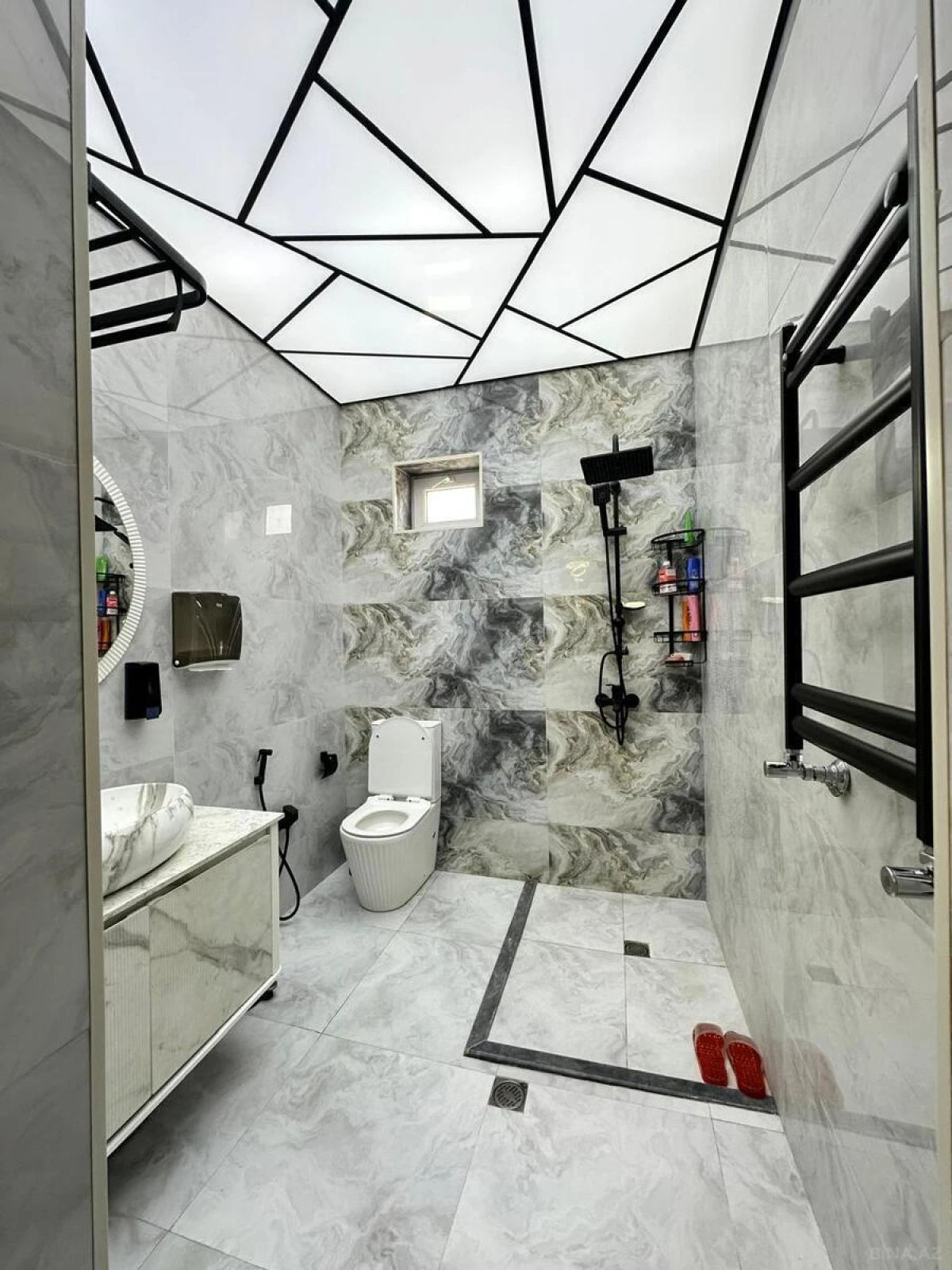 Satılır 6 otaqlı həyət evi 190 m²