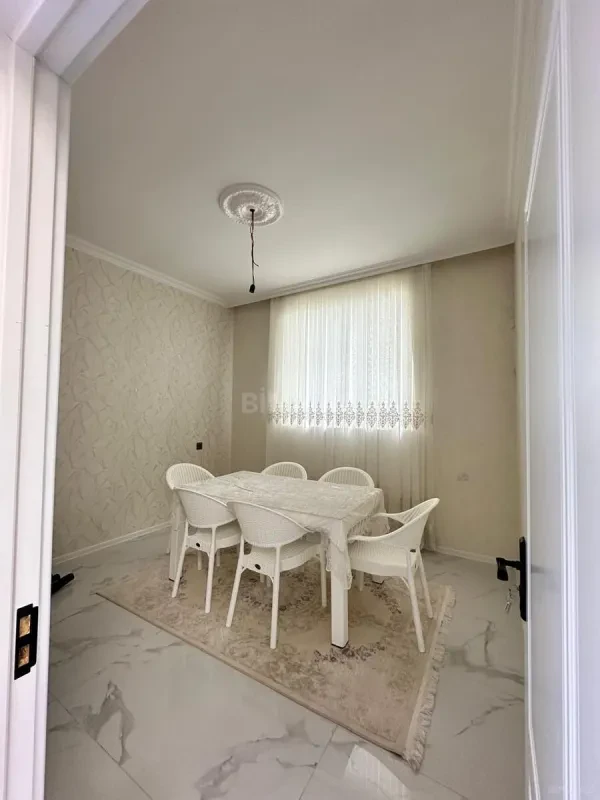 Satılır 6 otaqlı həyət evi 190 m²