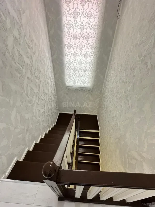 Satılır 6 otaqlı həyət evi 190 m²