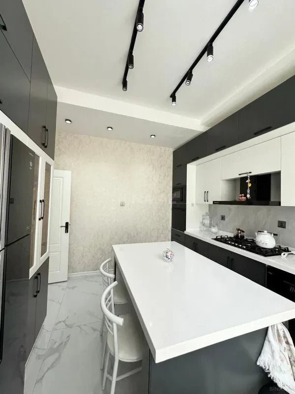 Satılır 6 otaqlı həyət evi 190 m²
