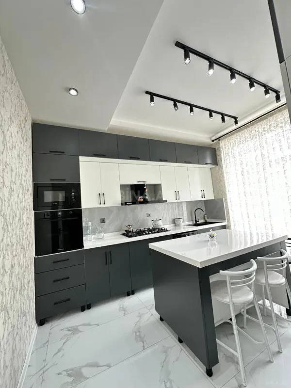 Satılır 6 otaqlı həyət evi 190 m²