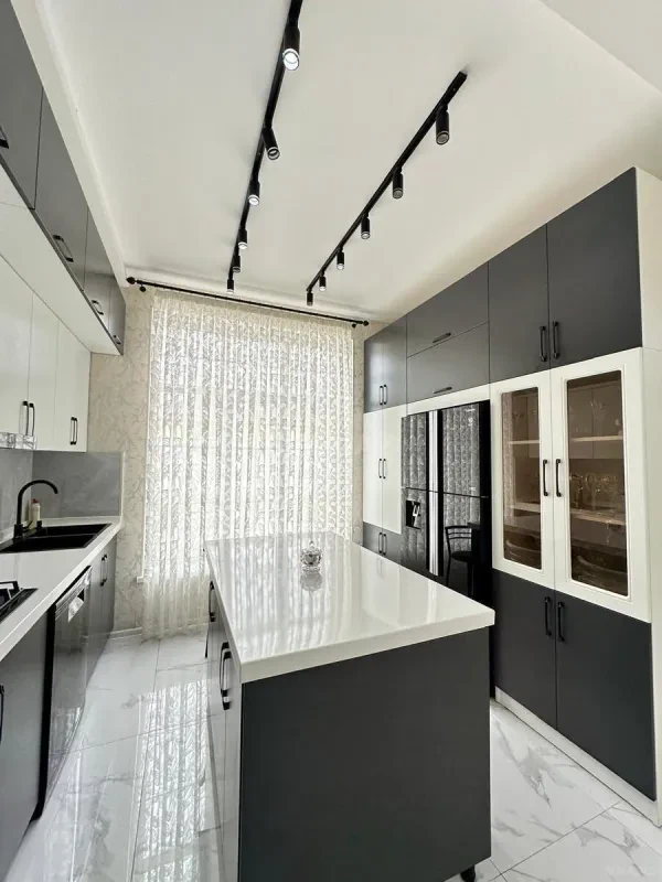 Satılır 6 otaqlı həyət evi 190 m²