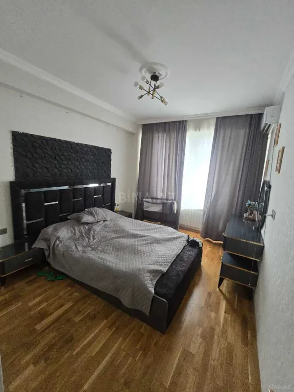 Satılır 4 otaqlı mənzil 115 m²