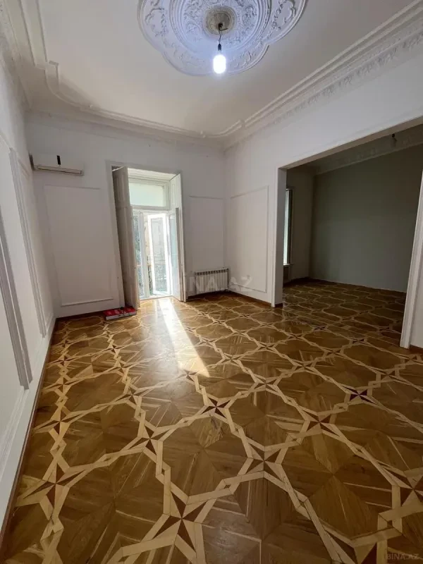 Satılır 4 otaqlı mənzil 102 m²
