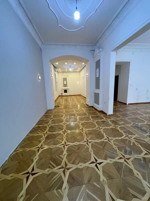 Satılır 4 otaqlı mənzil 102 m²
