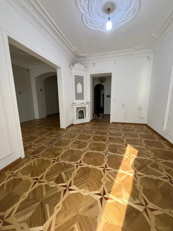 Satılır 4 otaqlı mənzil 102 m²