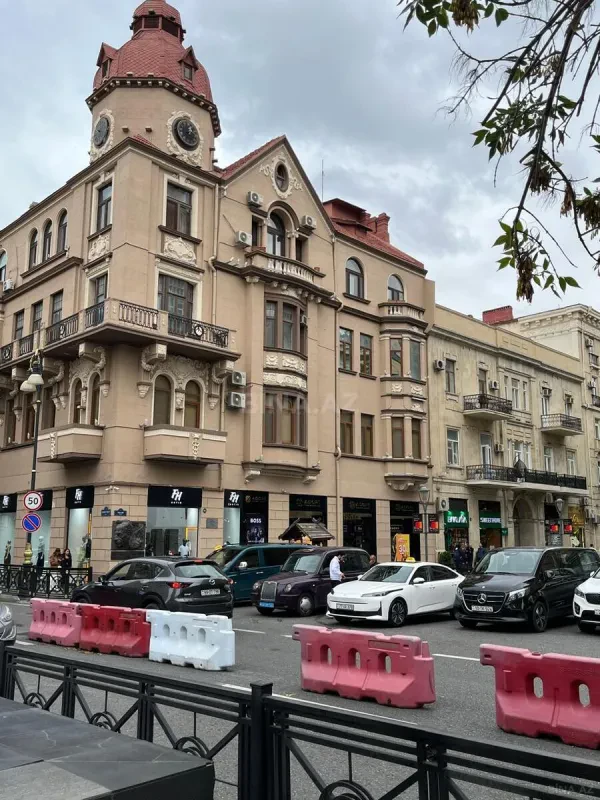 Satılır 4 otaqlı mənzil 102 m²