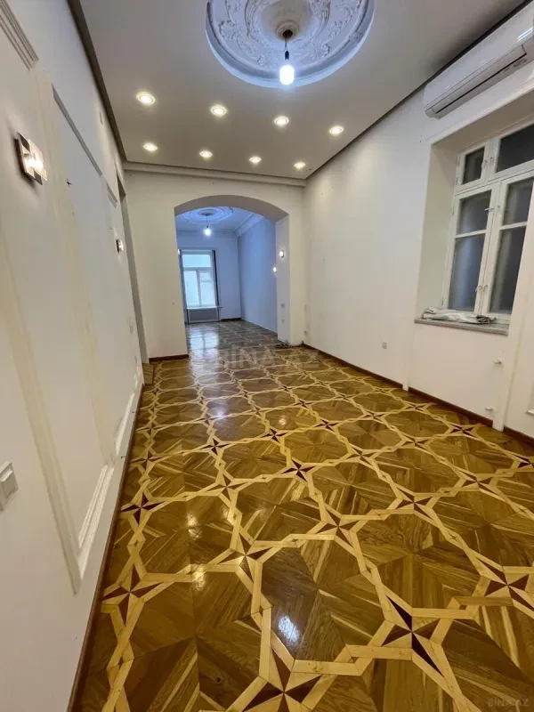 Satılır 4 otaqlı mənzil 102 m²