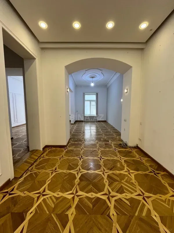 Satılır 4 otaqlı mənzil 102 m²