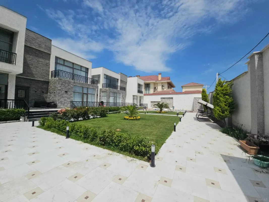 Kirayə verilir 10 otaqlı həyət evi 600 m²