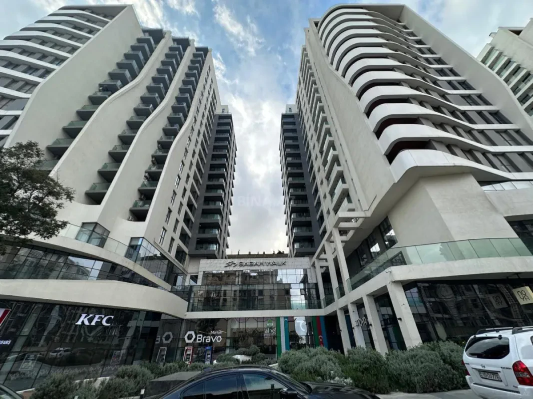 Satılır 4 otaqlı mənzil 163 m²