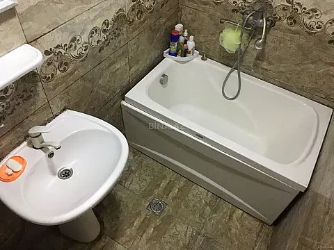 Kirayə verilir 2 otaqlı mənzil 46 m²