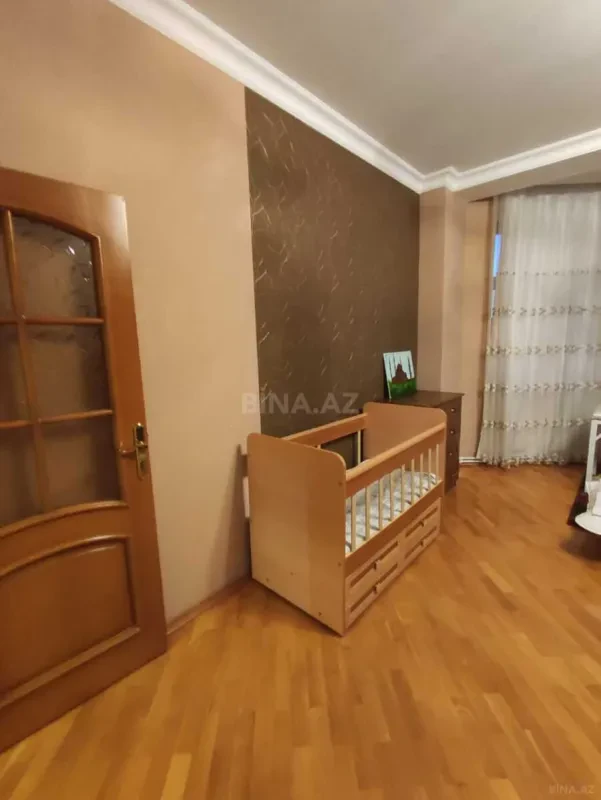 Kirayə verilir 3 otaqlı mənzil 122 m²
