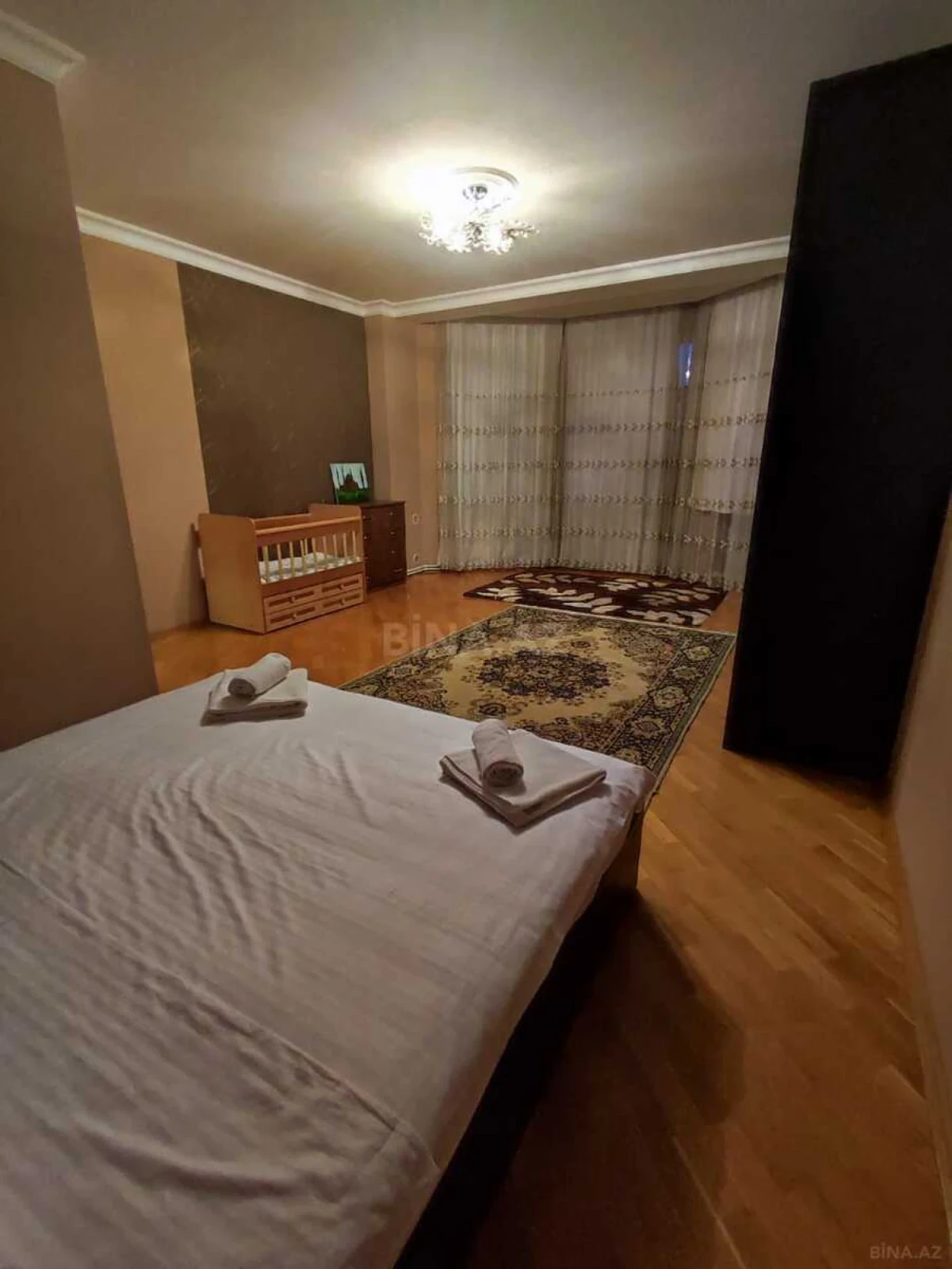 Kirayə verilir 3 otaqlı mənzil 122 m²
