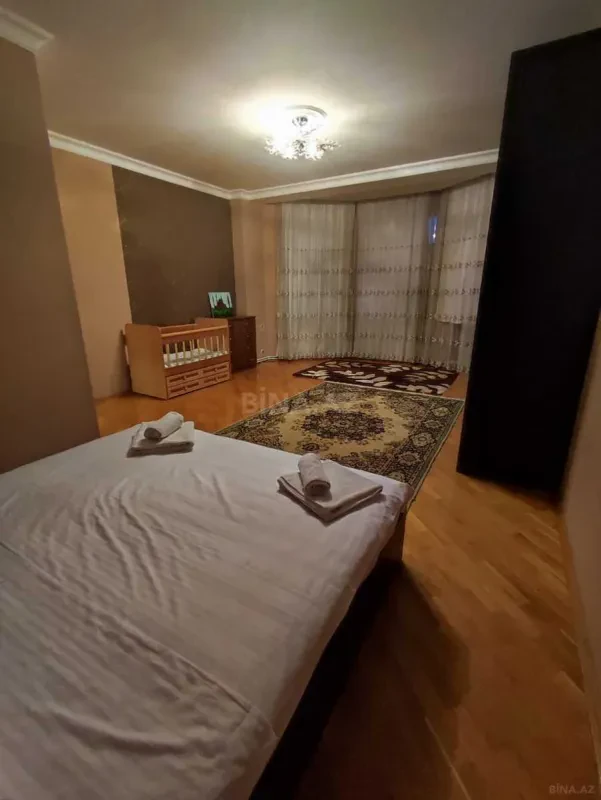 Kirayə verilir 3 otaqlı mənzil 122 m²