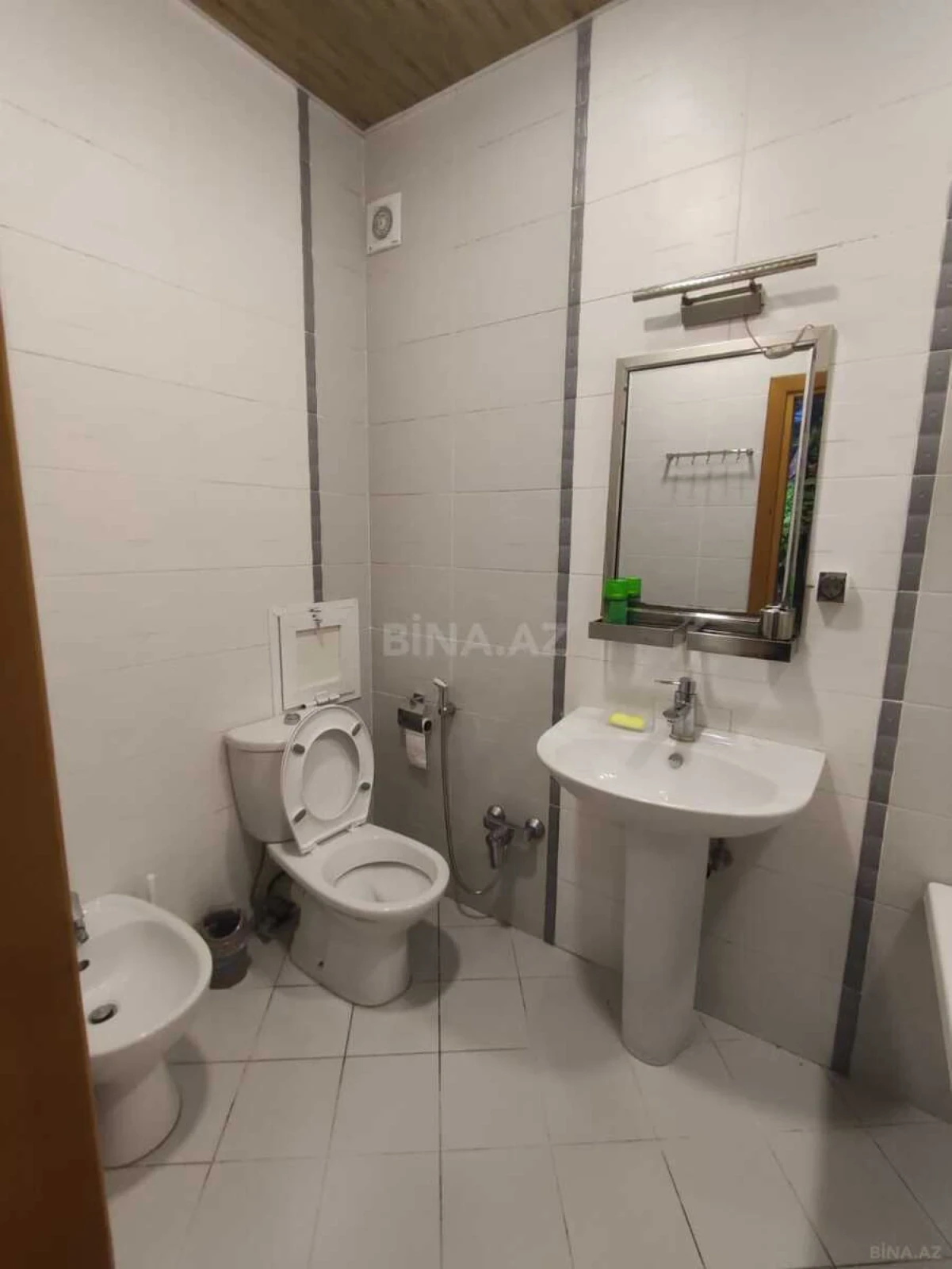 Kirayə verilir 3 otaqlı mənzil 122 m²