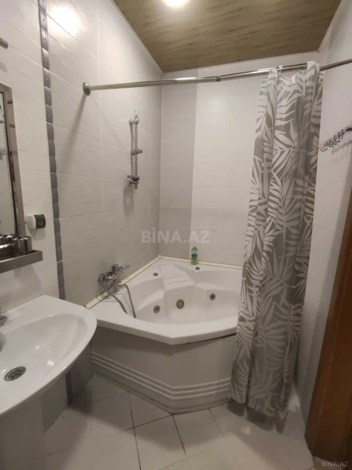 Kirayə verilir 3 otaqlı mənzil 122 m²