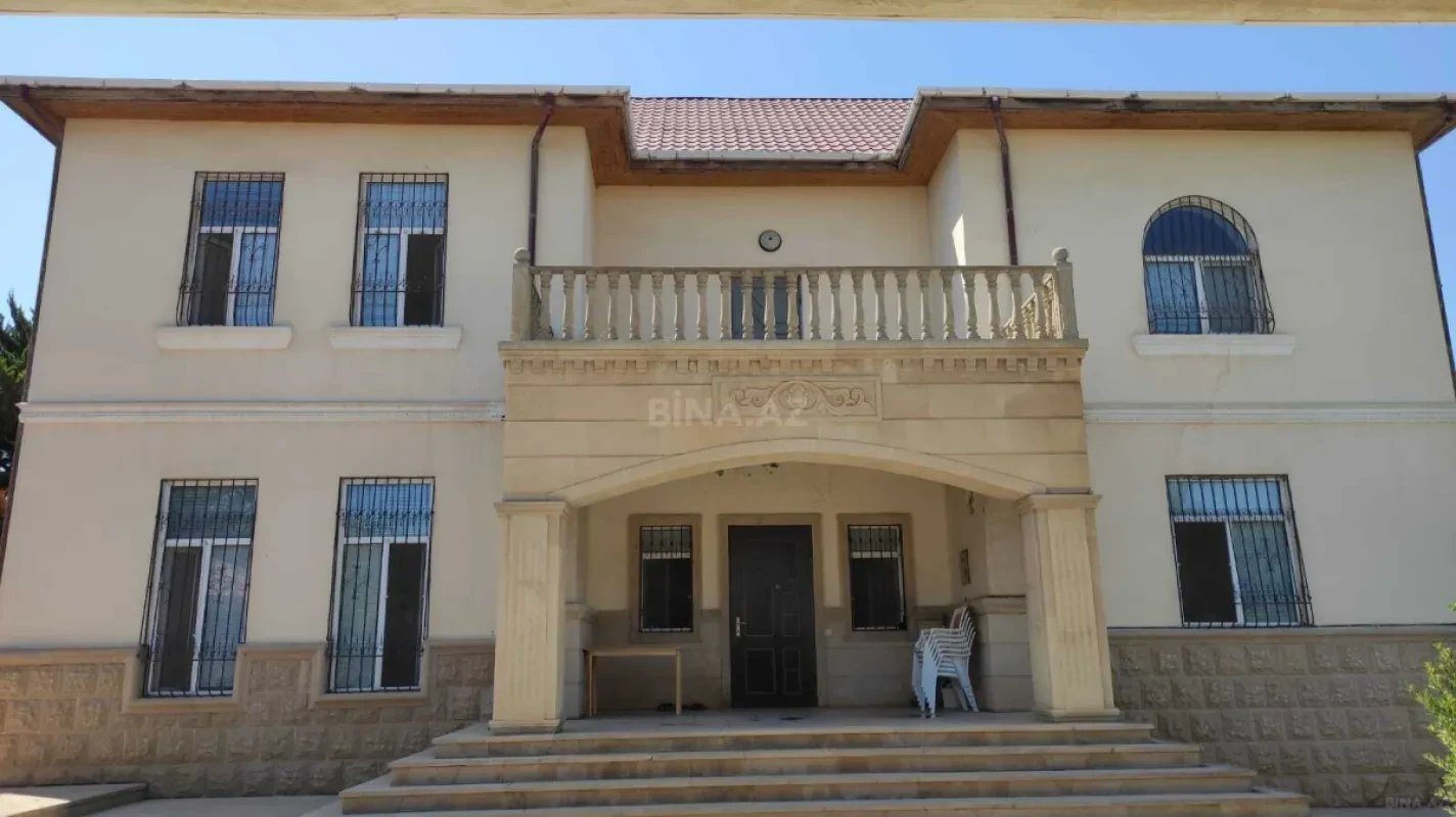 Satılır 8 otaqlı həyət evi 350 m²