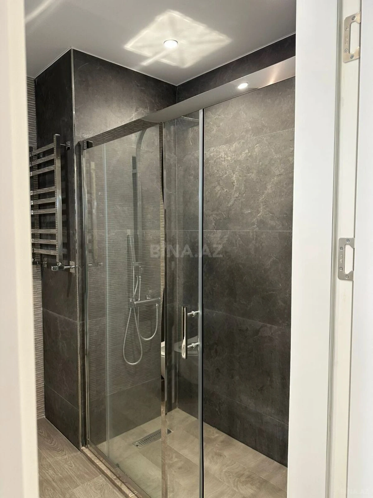 Satılır 2 otaqlı mənzil 95 m²